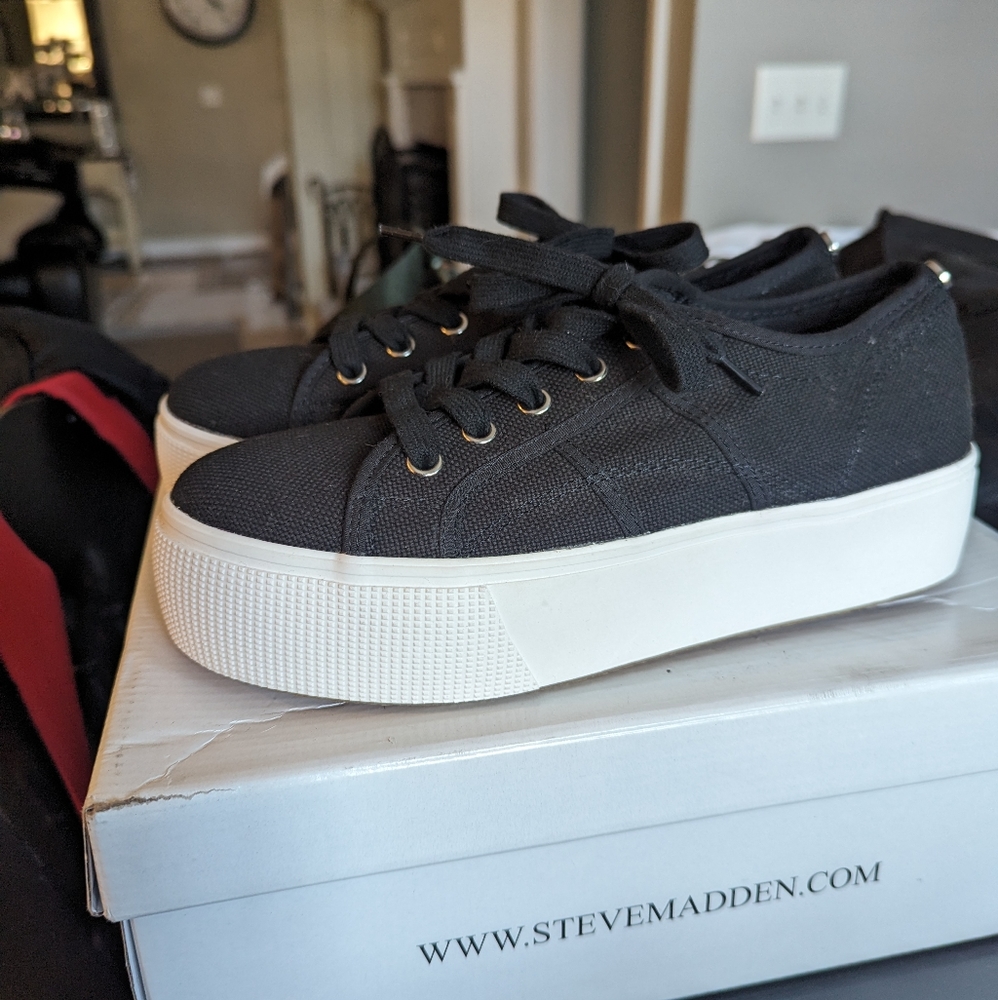 Steve Madden black canvas platform shoes